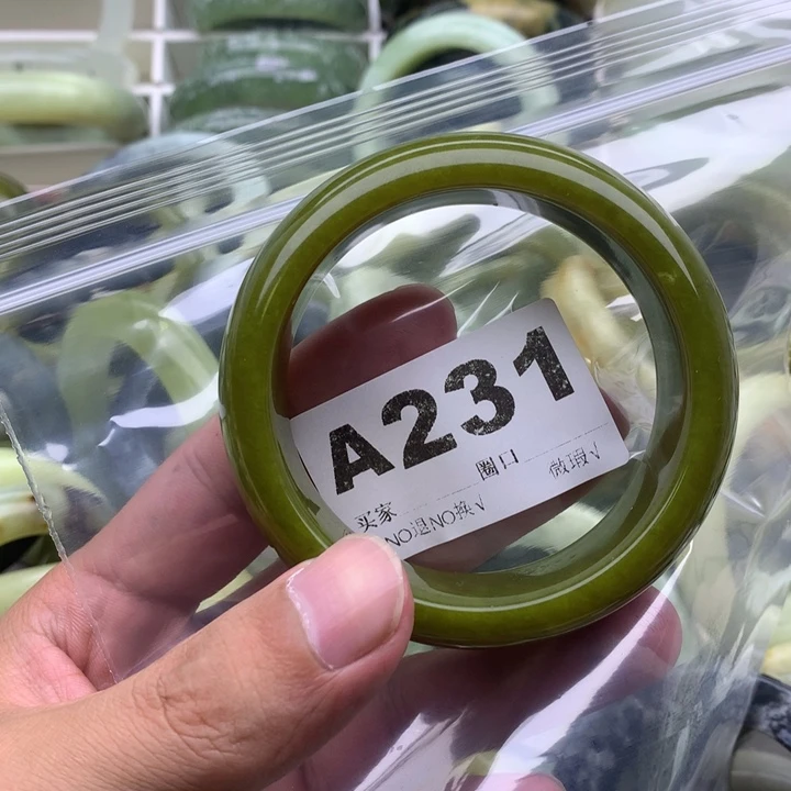 知***乐未镶嵌蛇纹石玉手镯
