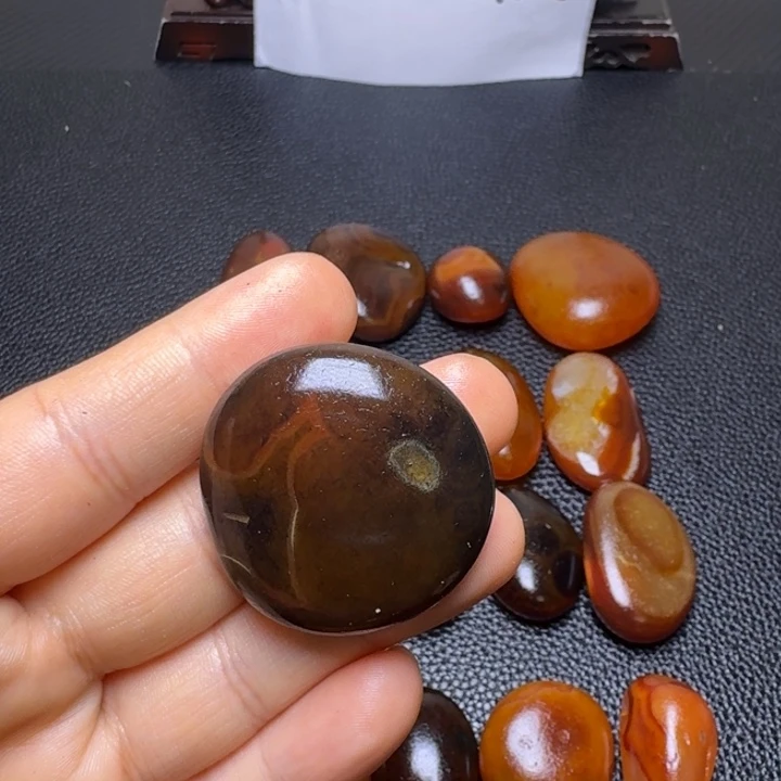 天***大瓷片马达加斯加奇石手把件