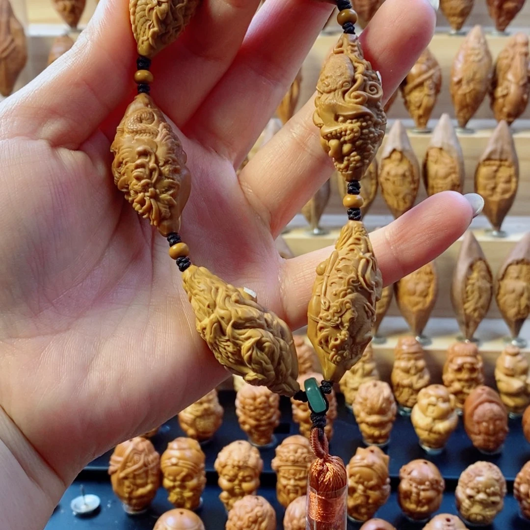 橄榄核手串/手链动物系列美女手持