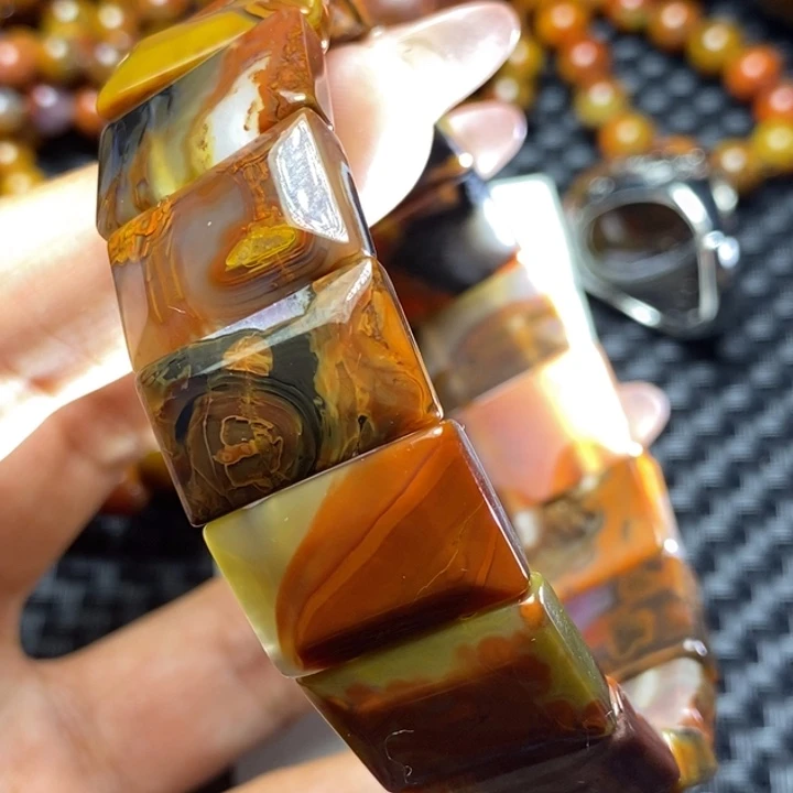 玛瑙/玉髓颈饰未镶嵌秦*