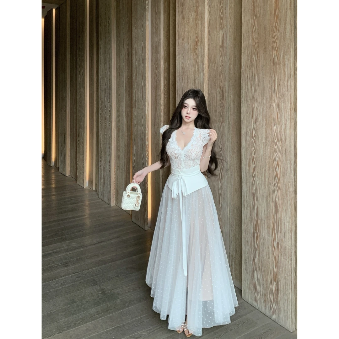 法式御姐风V领蕾丝收腰上衣套装女时尚波点网纱蓬蓬半身裙两件套