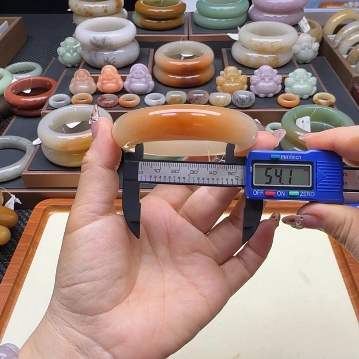 石英岩玉未镶嵌手镯