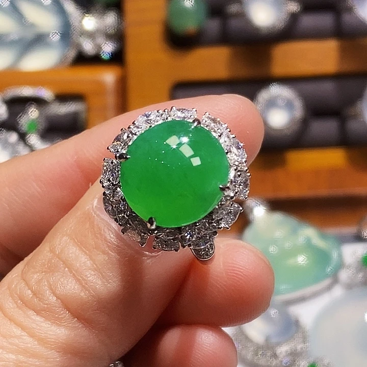 18K金镶嵌戒指翡翠