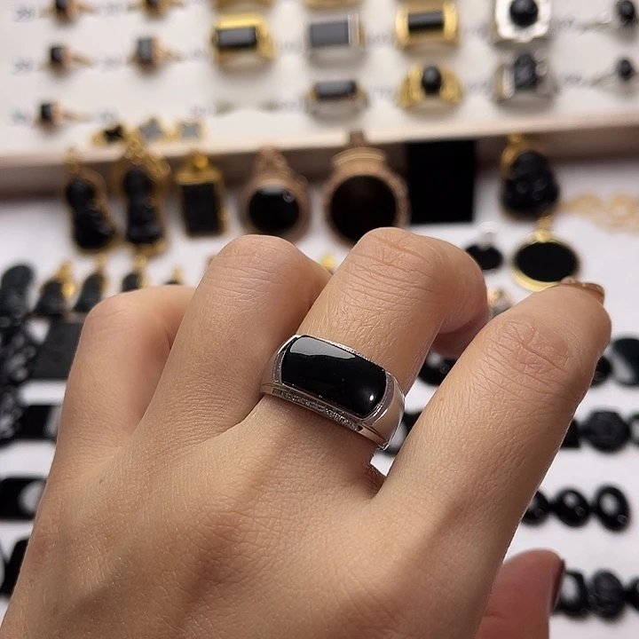 翡翠18K金镶嵌戒指翡翠