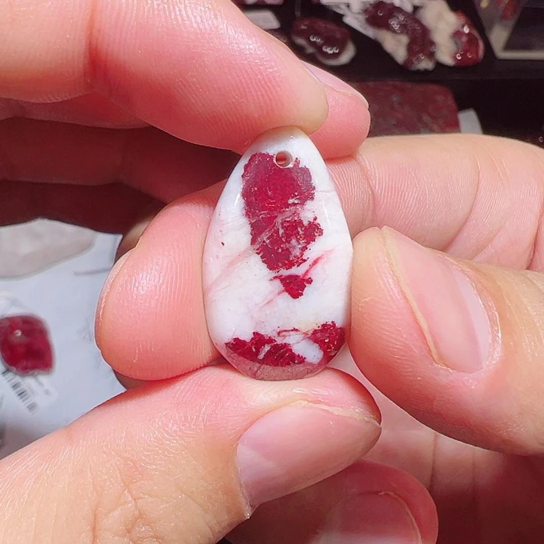 天然辰砂天然朱砂吊坠