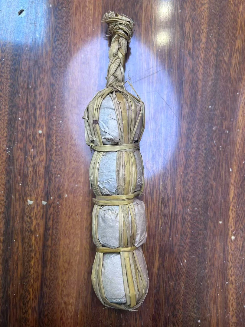 冰岛老寨龙蛋茶普洱茶200g(生茶)