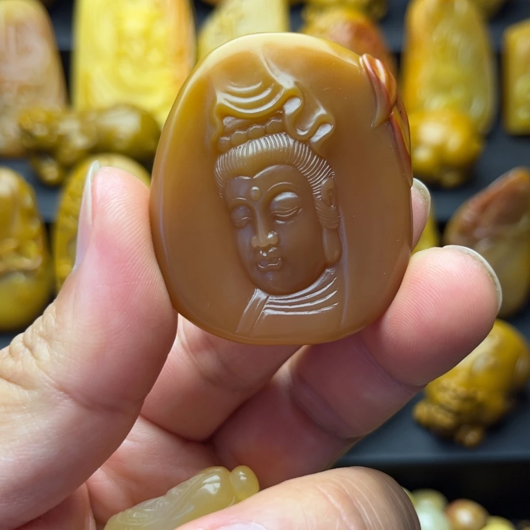 石英质玉未镶嵌颈饰