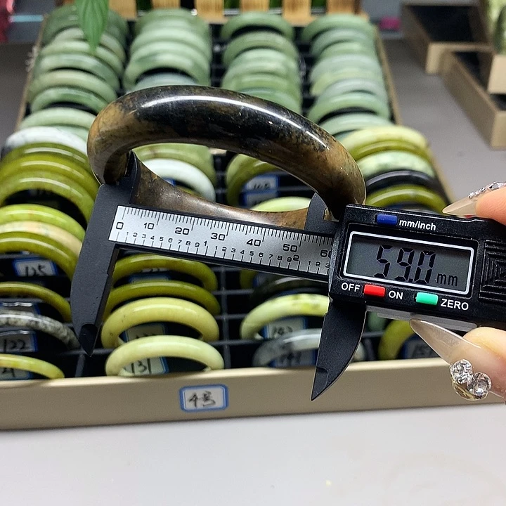 未镶嵌蛇纹石玉手镯147