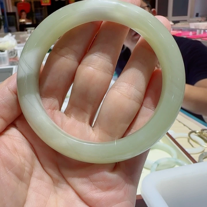 未镶嵌手镯和田玉370