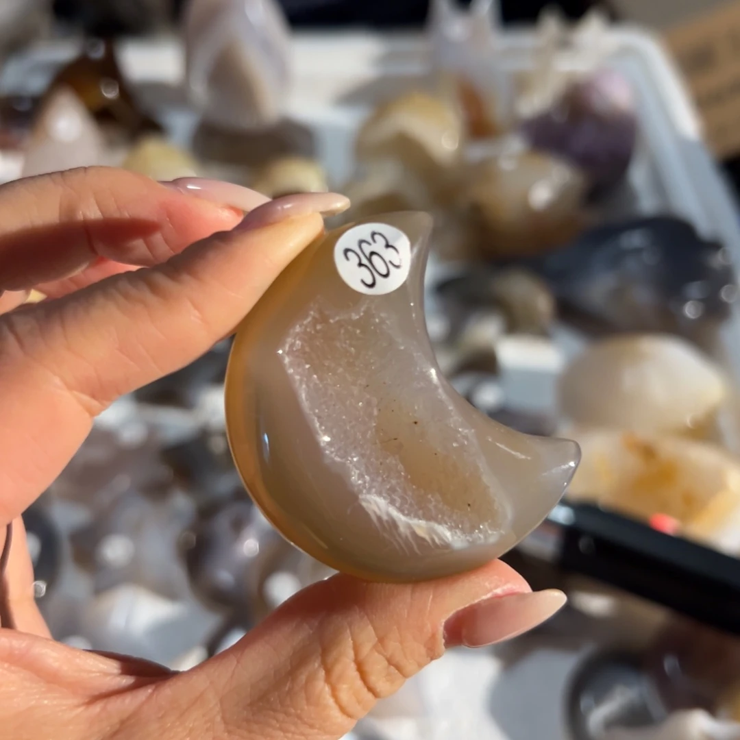 宇***@玛瑙/玉髓未镶嵌雕刻件