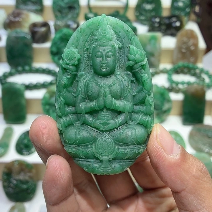 独山玉未镶嵌颈饰千手观音