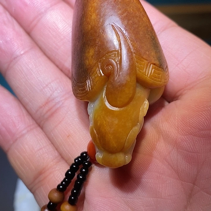 和田玉未镶嵌把件