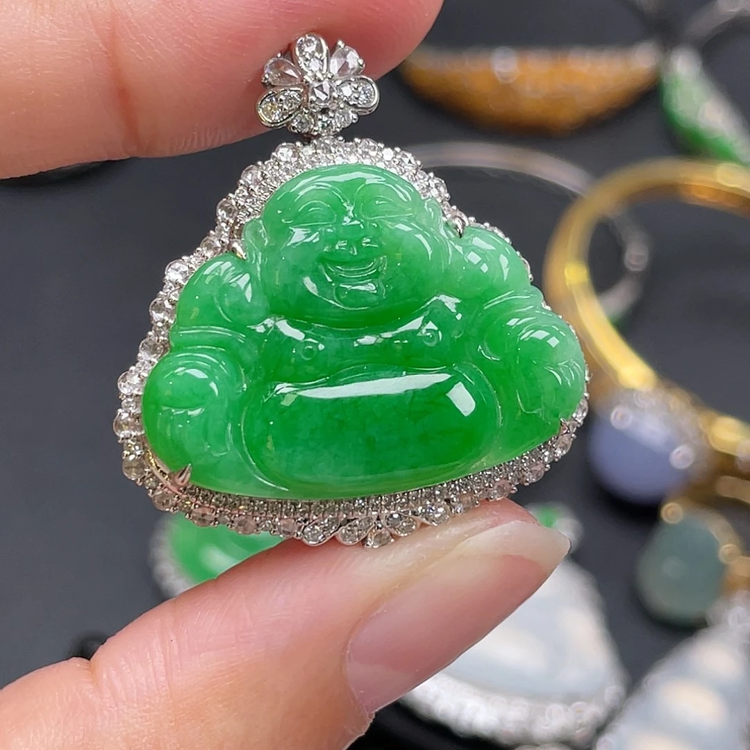 翡翠18K金镶嵌颈饰绿佛公
