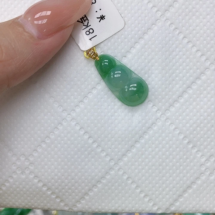 颈饰18K金镶嵌翡翠