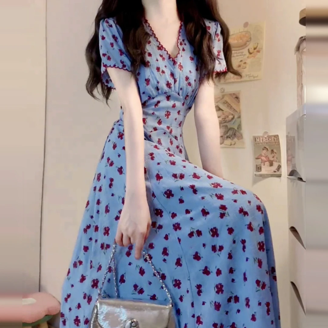 纯欲气质碎花V领短袖连衣裙女夏季新款收腰显瘦设计感小众中长裙