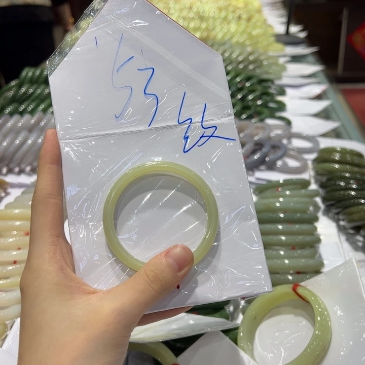 f***f和田玉未镶嵌手镯