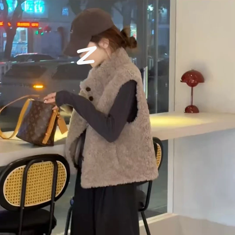 巨好看立领仿羊羔毛马甲女2025新款大码复古皮毛一体保暖坎肩上衣