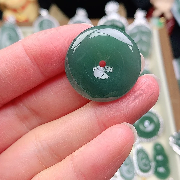 颈饰未镶嵌翡翠吊坠