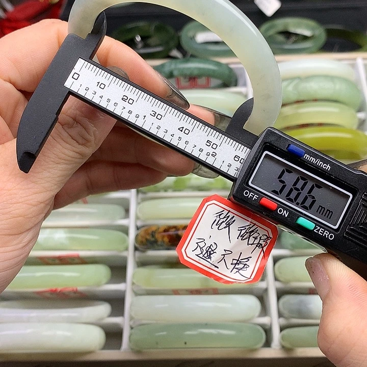 蛇纹石玉手镯未镶嵌527