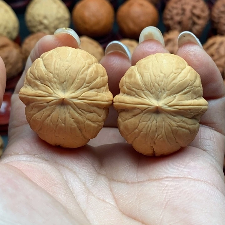 尾***天核桃精品文玩核桃手捻蛇皮球