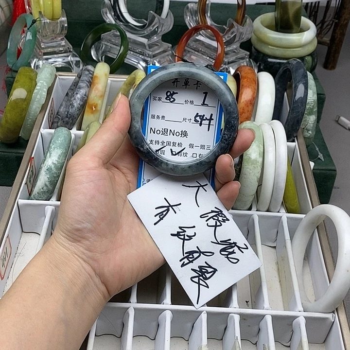 蛇纹石玉未镶嵌手镯