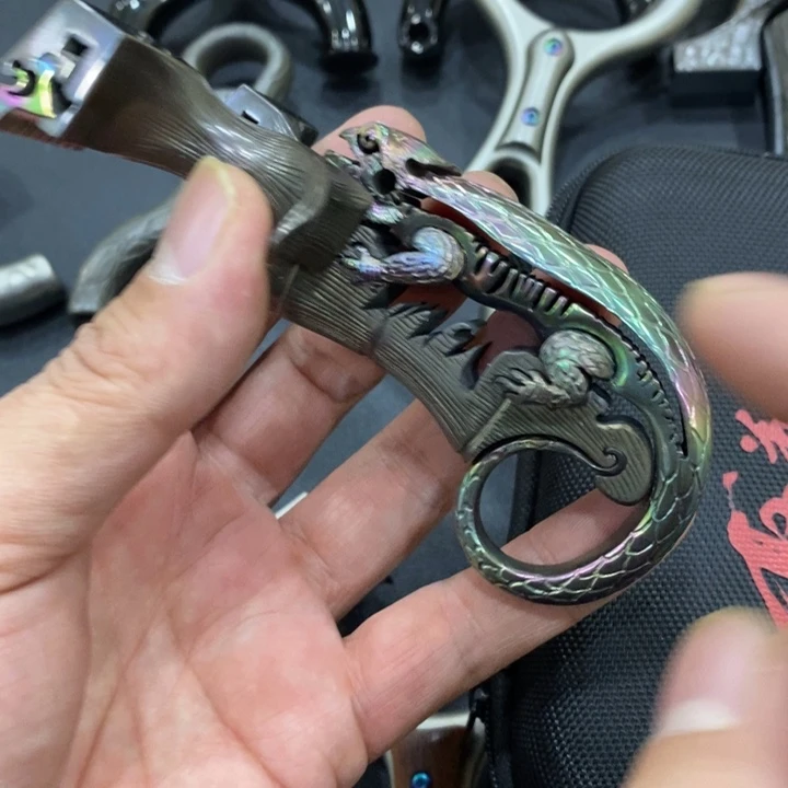 缅***怀90-25钛合金雕刻变色龙带弓包手绳加300个9号钢珠