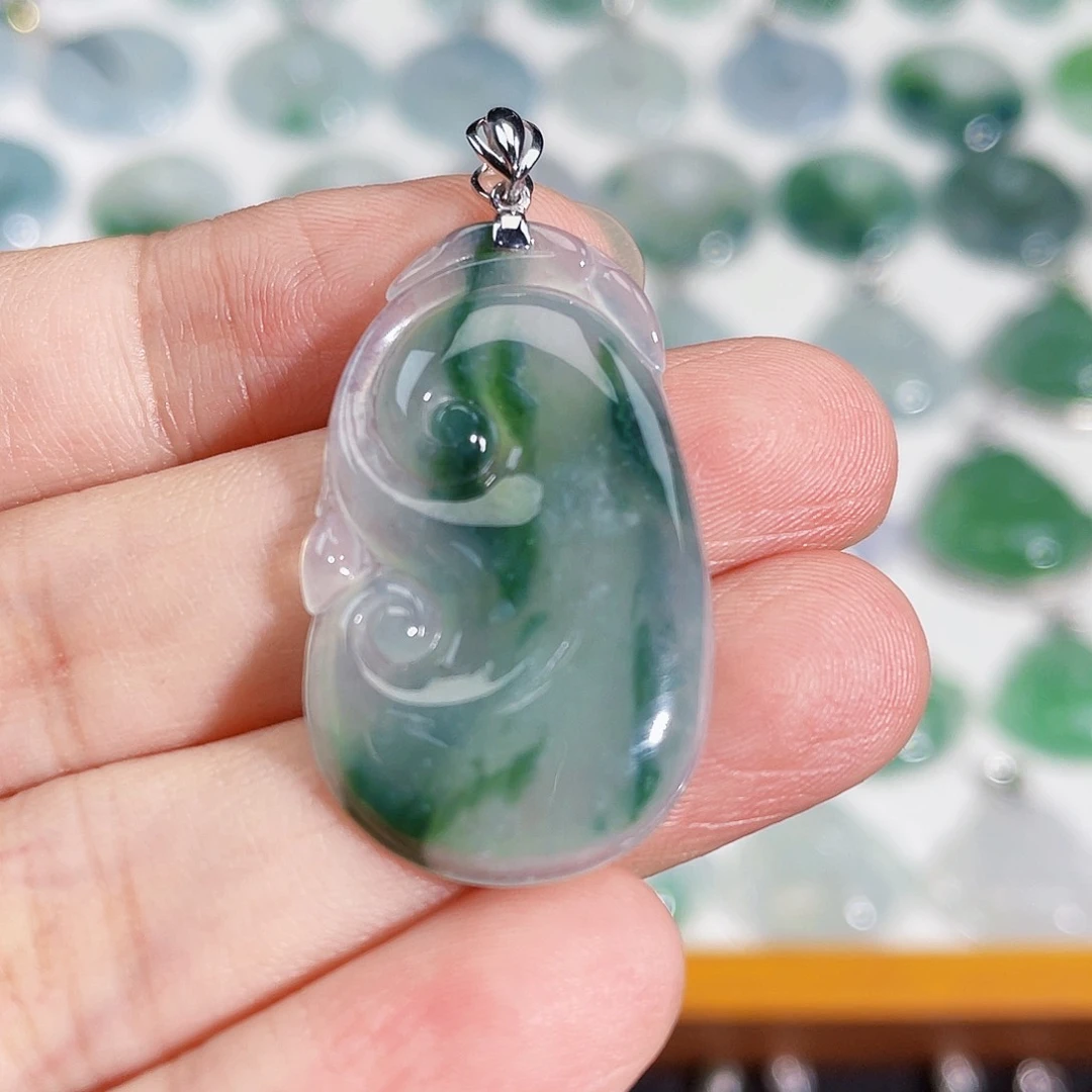 颈饰18K金镶嵌翡翠吊坠