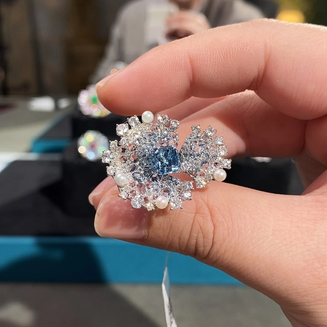 海蓝宝石戒指18K金镶嵌