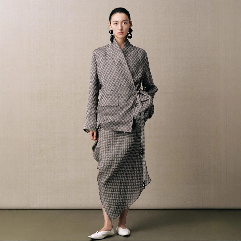 秋季新款文艺复古通勤棋盘格肌理斜门襟系带亚麻松弛中式小西装女