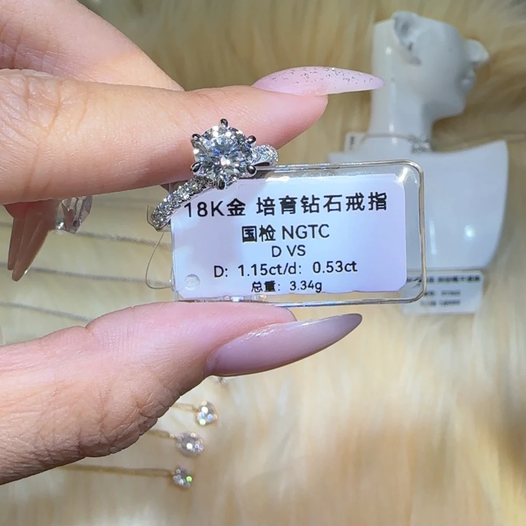 实验室培育钻石18K金镶嵌皇冠