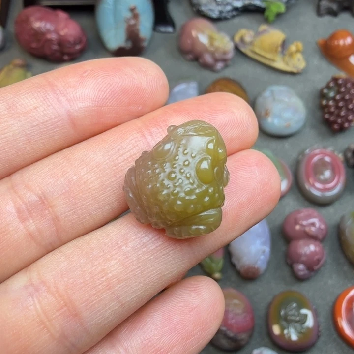 玛瑙/玉髓颈饰未镶嵌盐源原矿