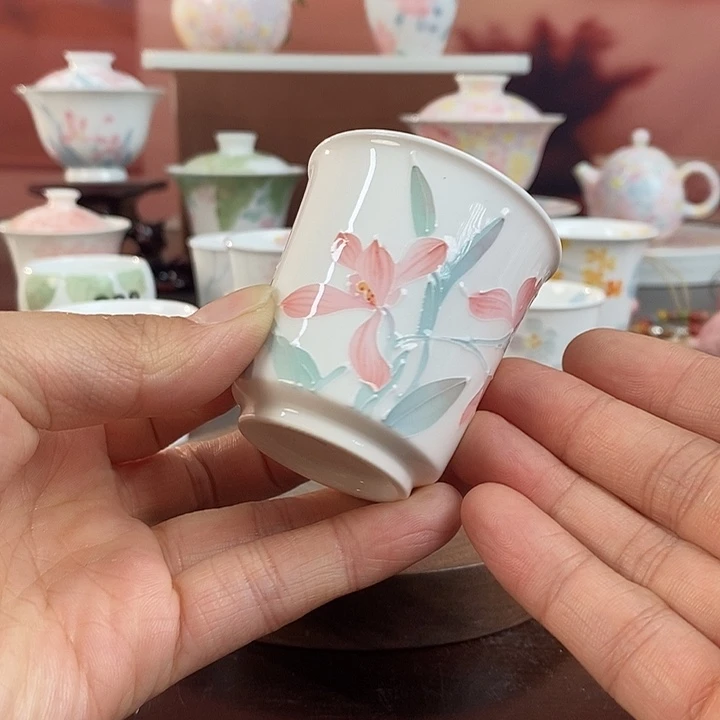 兰花釉下手绘品茗杯