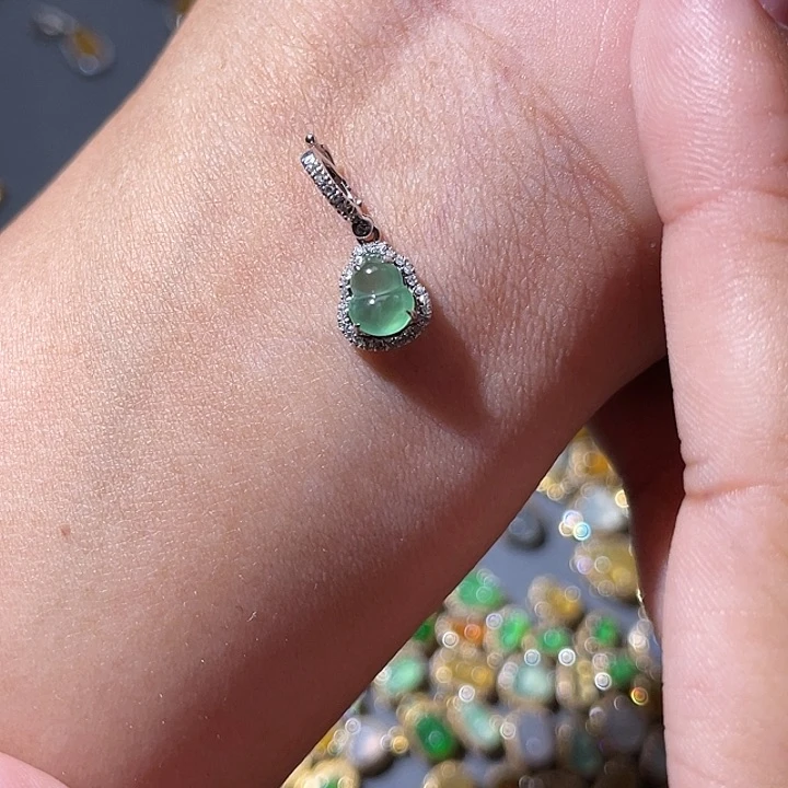 吊坠(不含链)18K金镶嵌翡翠