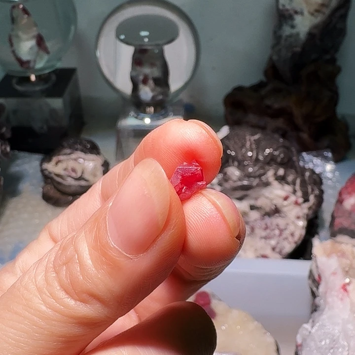 ****喵天然辰砂天然朱砂原矿石马料单晶0.7克