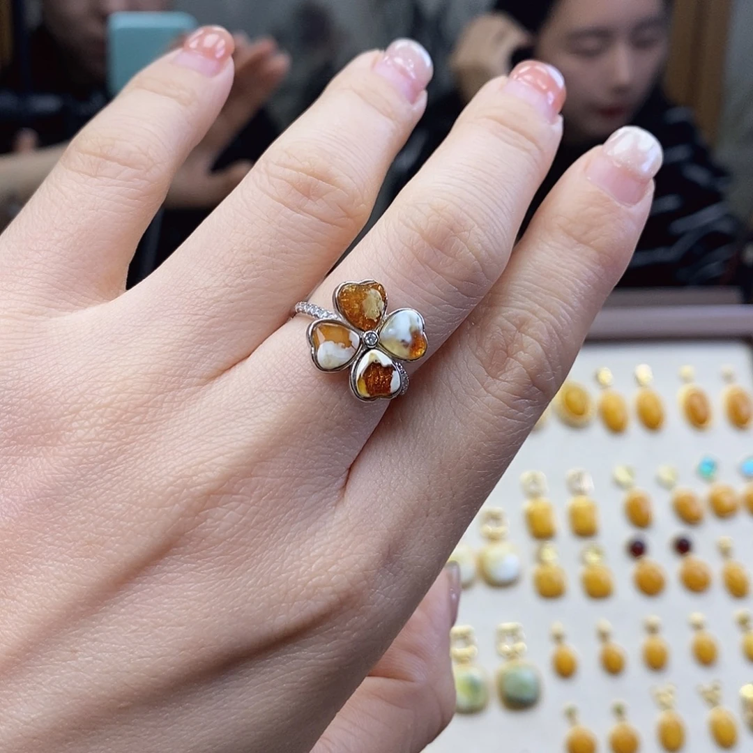 自***人琥珀未镶嵌裸石成品