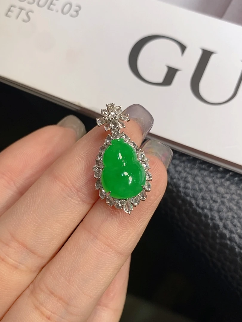 【拾玥珠宝】福利款天然缅甸翡翠A货 阳绿葫芦吊坠