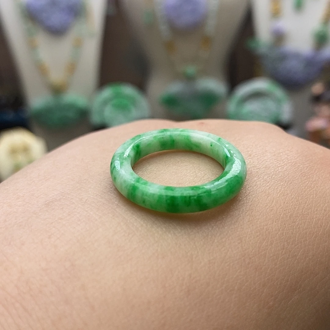 翡翠未镶嵌颈饰戒圈15