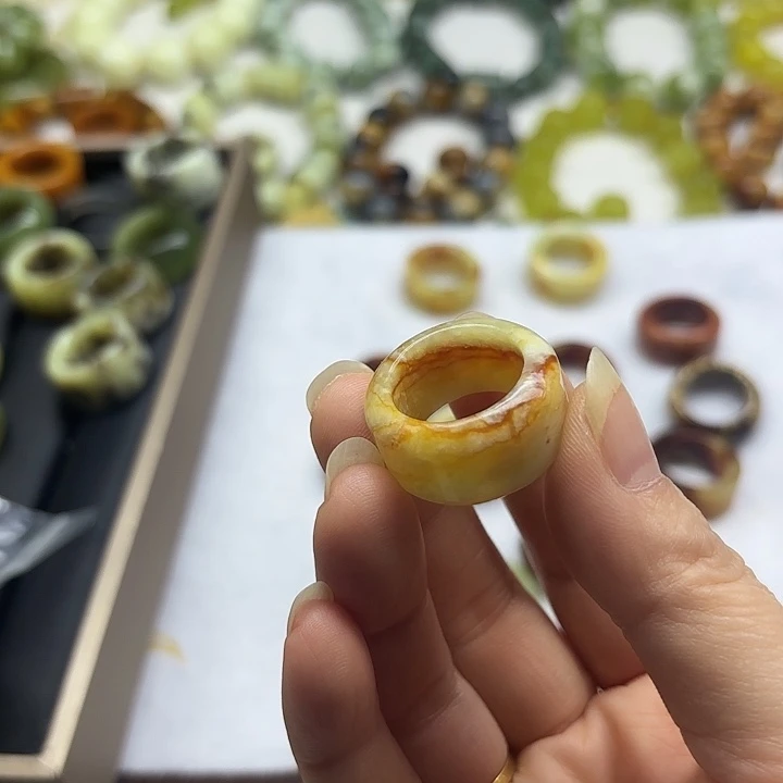 蛇纹石玉未镶嵌戒指小*母