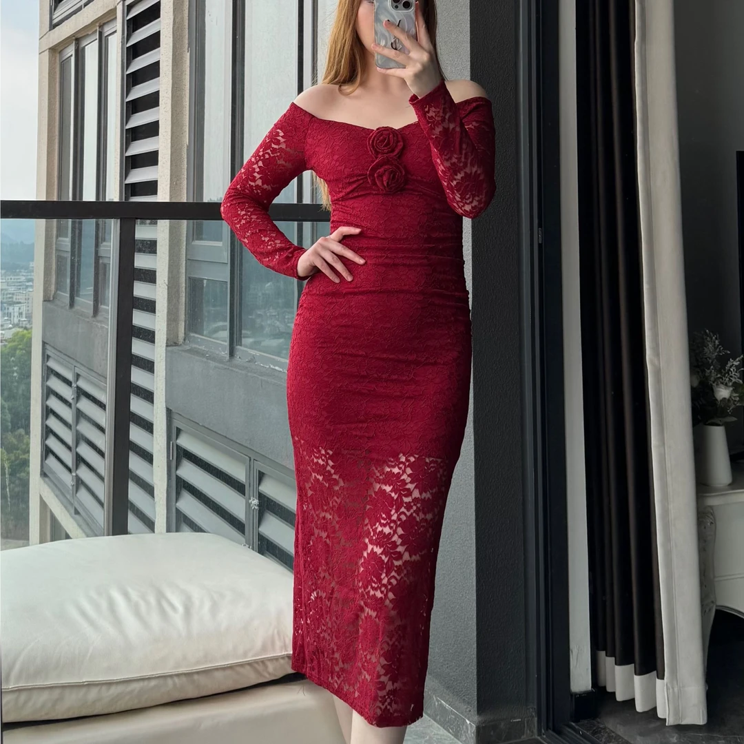 【LYDIYA】蕾丝一字肩连衣裙