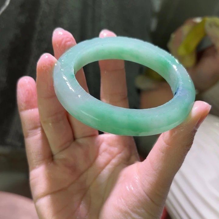 ****娃石英质玉（非洲翠）未镶嵌手镯定制