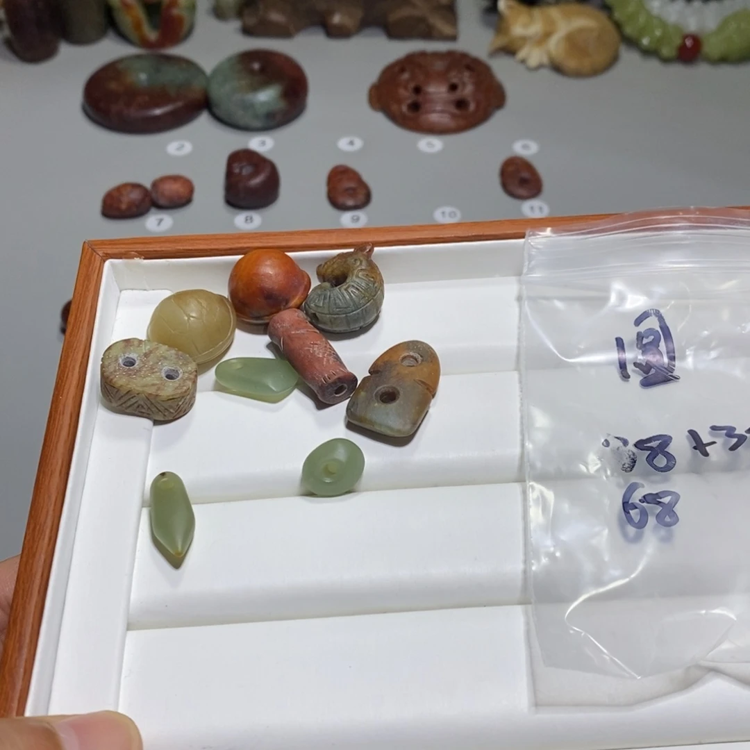 颈饰未镶嵌透闪石质玉圆***呛