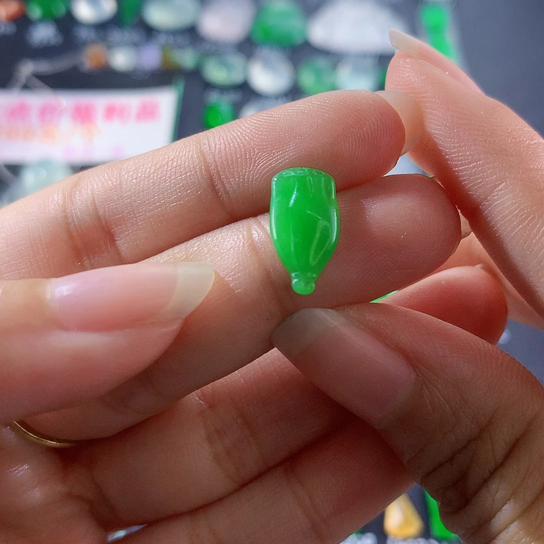 【闪购商品】翡翠颈饰未镶嵌莲蓬