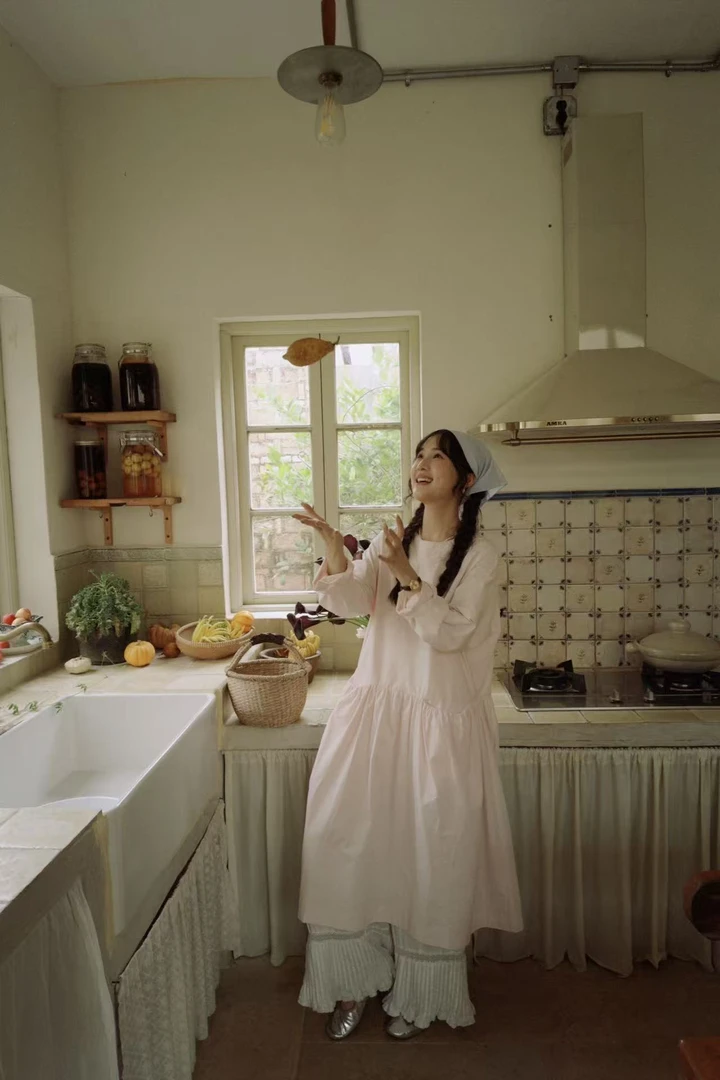 秋屿moment 宽松简约通勤中长款连衣裙