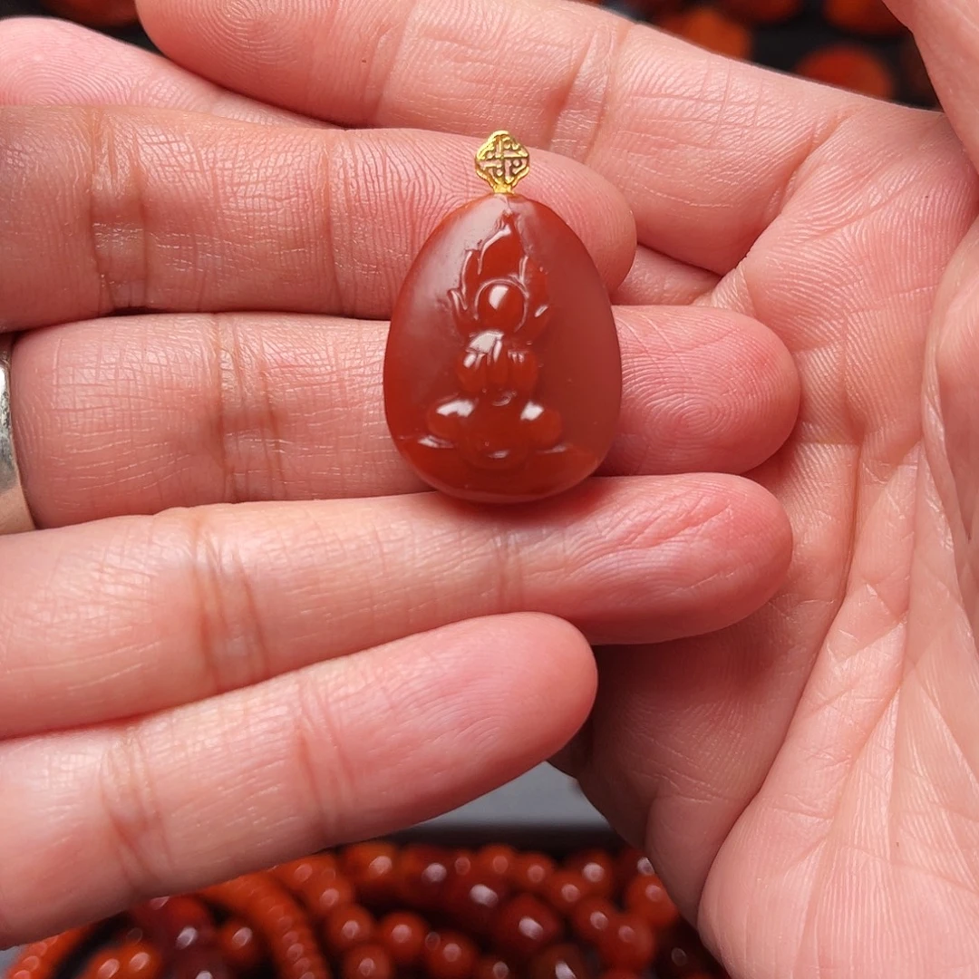 南红玛瑙18K金镶嵌纯色牛血吊坠