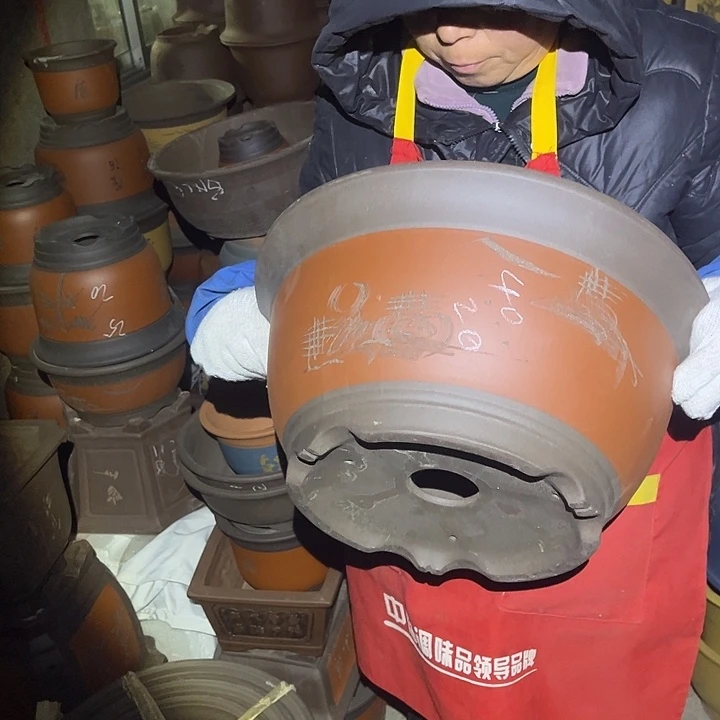 紫砂花盆紫砂花盆和一