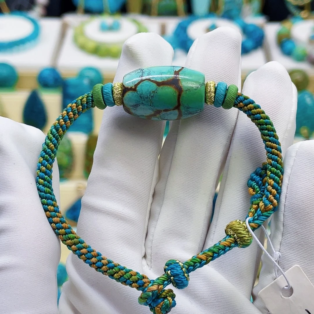 绿松石未镶嵌颈饰