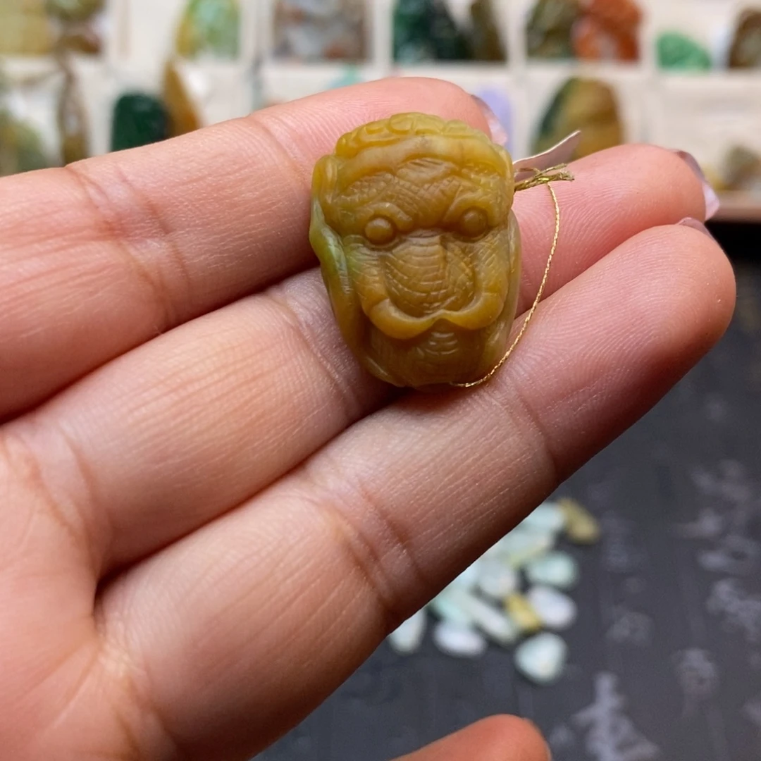 翡翠未镶嵌吊坠(不含链)三通