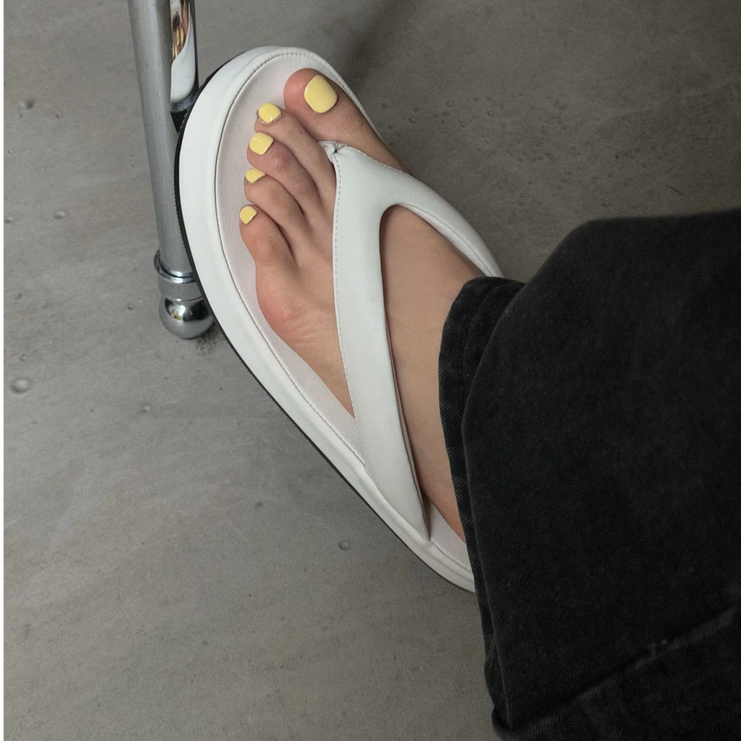 Z355-2 SGIRLTWTW2025夏季新款柔软舒适防滑透气平底休闲人字拖鞋