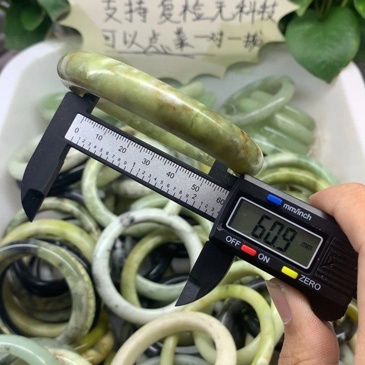 蛇纹石玉未镶嵌手镯48
