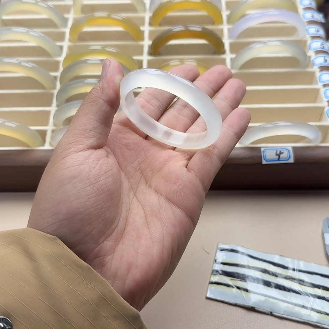 玛瑙/玉髓未镶嵌手镯51.9圈口